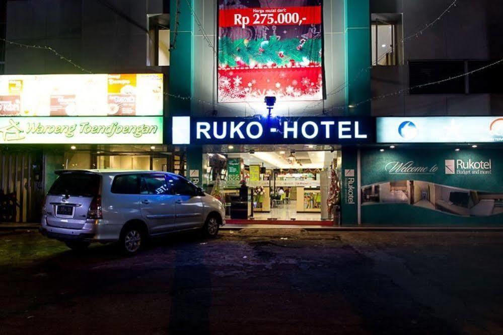 Oyo 277 Rukotel Near Rsu Adi Husada Undaan Kota סוראבאיה מראה חיצוני תמונה